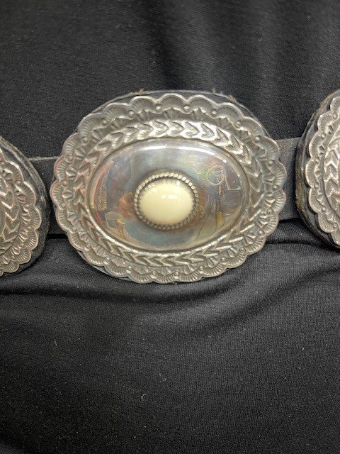 CF26-11 BONE CONCHO BELT