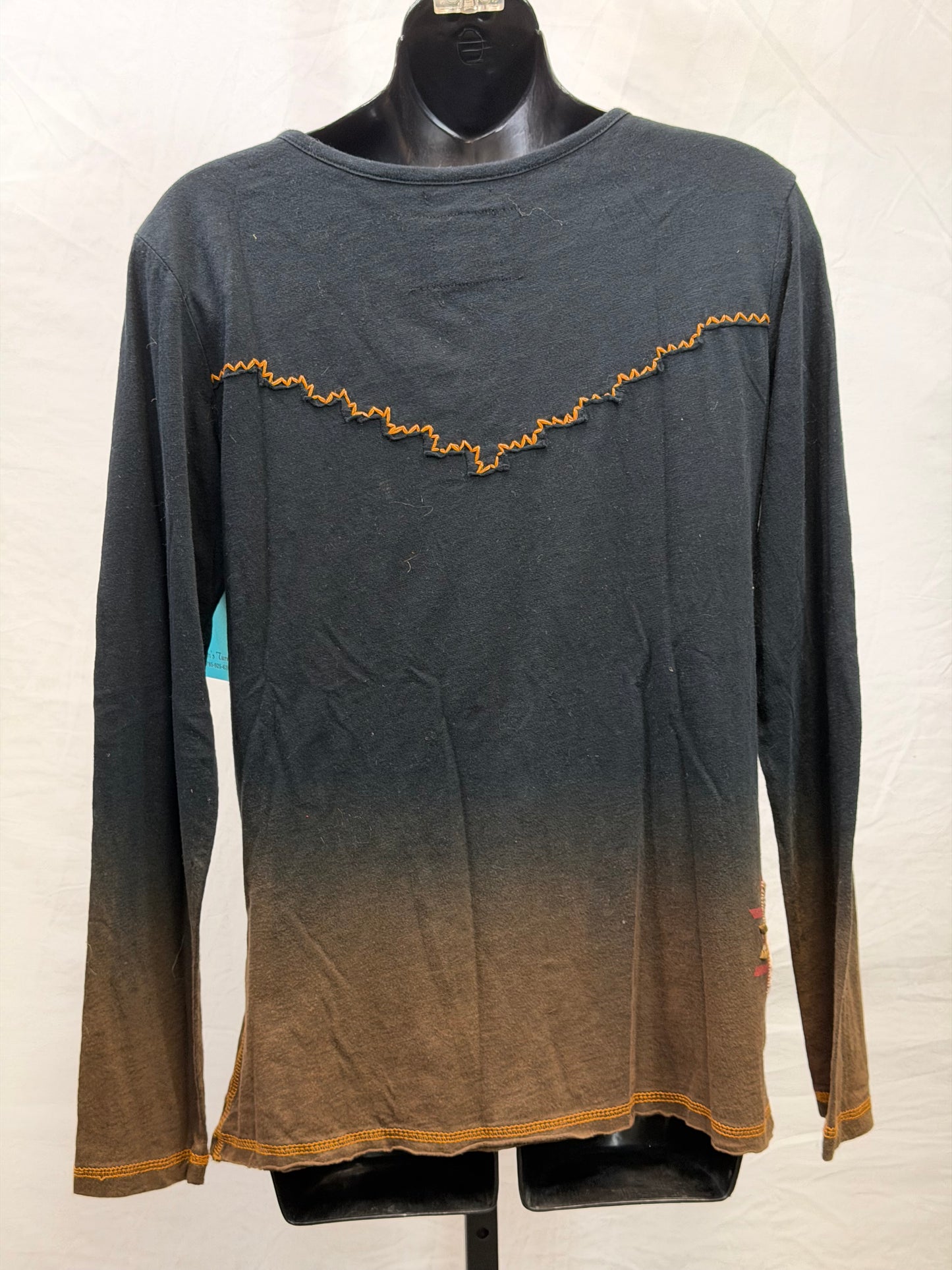 CF107-110 V NECK SKULL TOP M