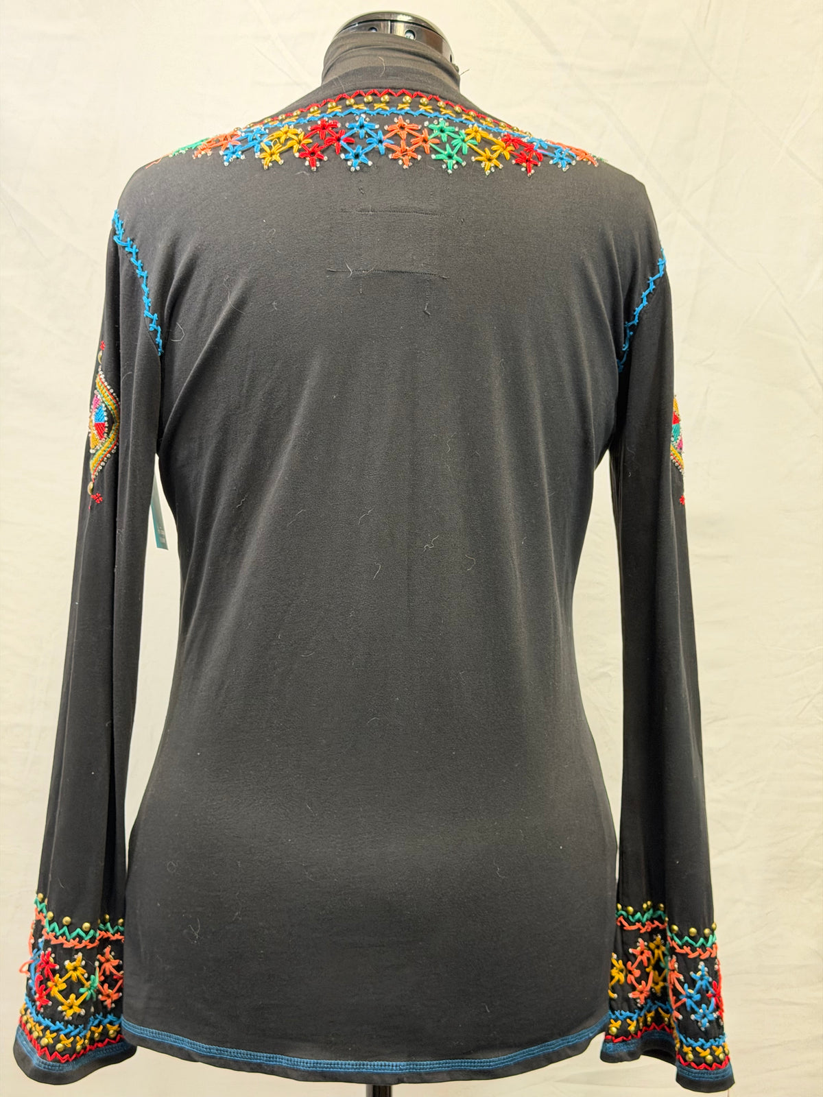 CF112-9 LS BLK V NECK TOP L