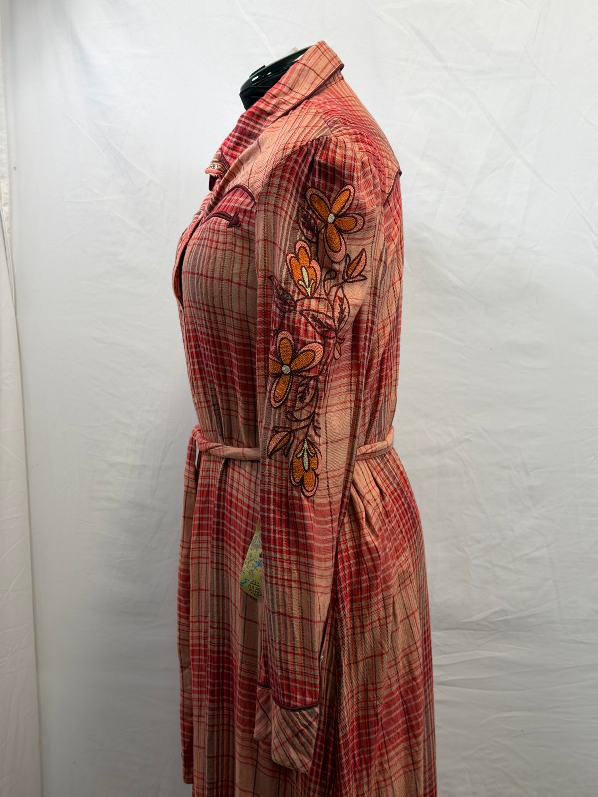 CF33-218 PLAID DRESS/EMB SLEEVE L