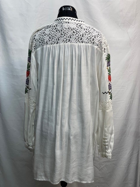 CF63-17 WHITE TUNIC M