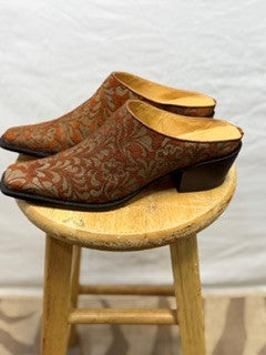 CF14-137 RUST HAIR ON MULE 9.5