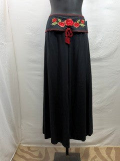 CF104-8 BLK SKIRT W/ ROSES M