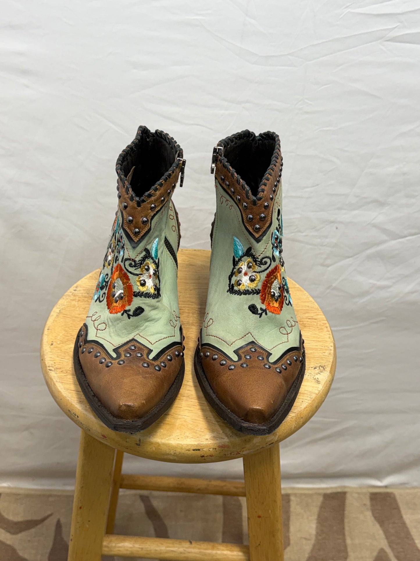 CF47-9 GREEN/FLORAL BOOTIE 10.5