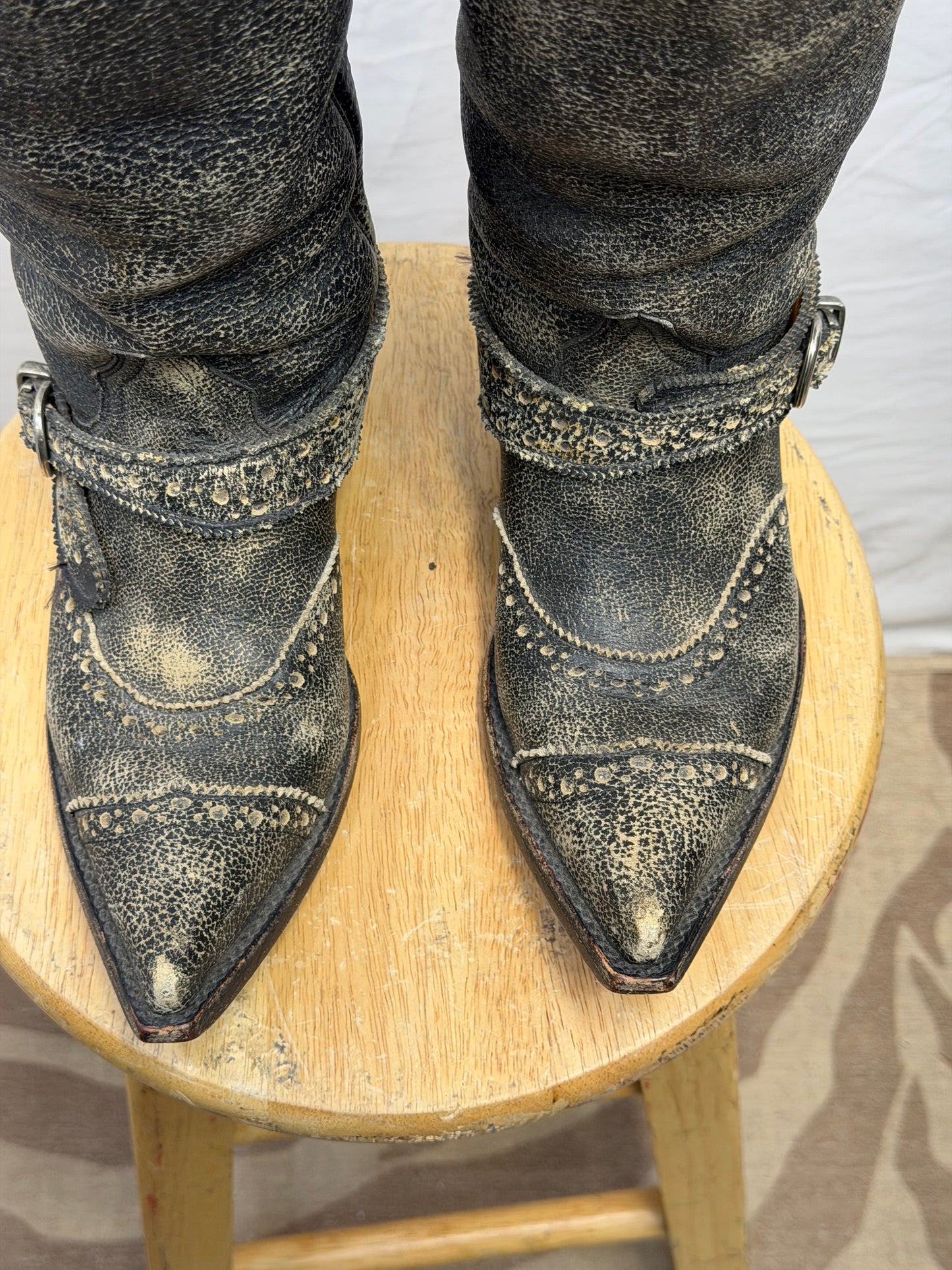 CF52-251 OG BLK DISTRESSED BOOT 6