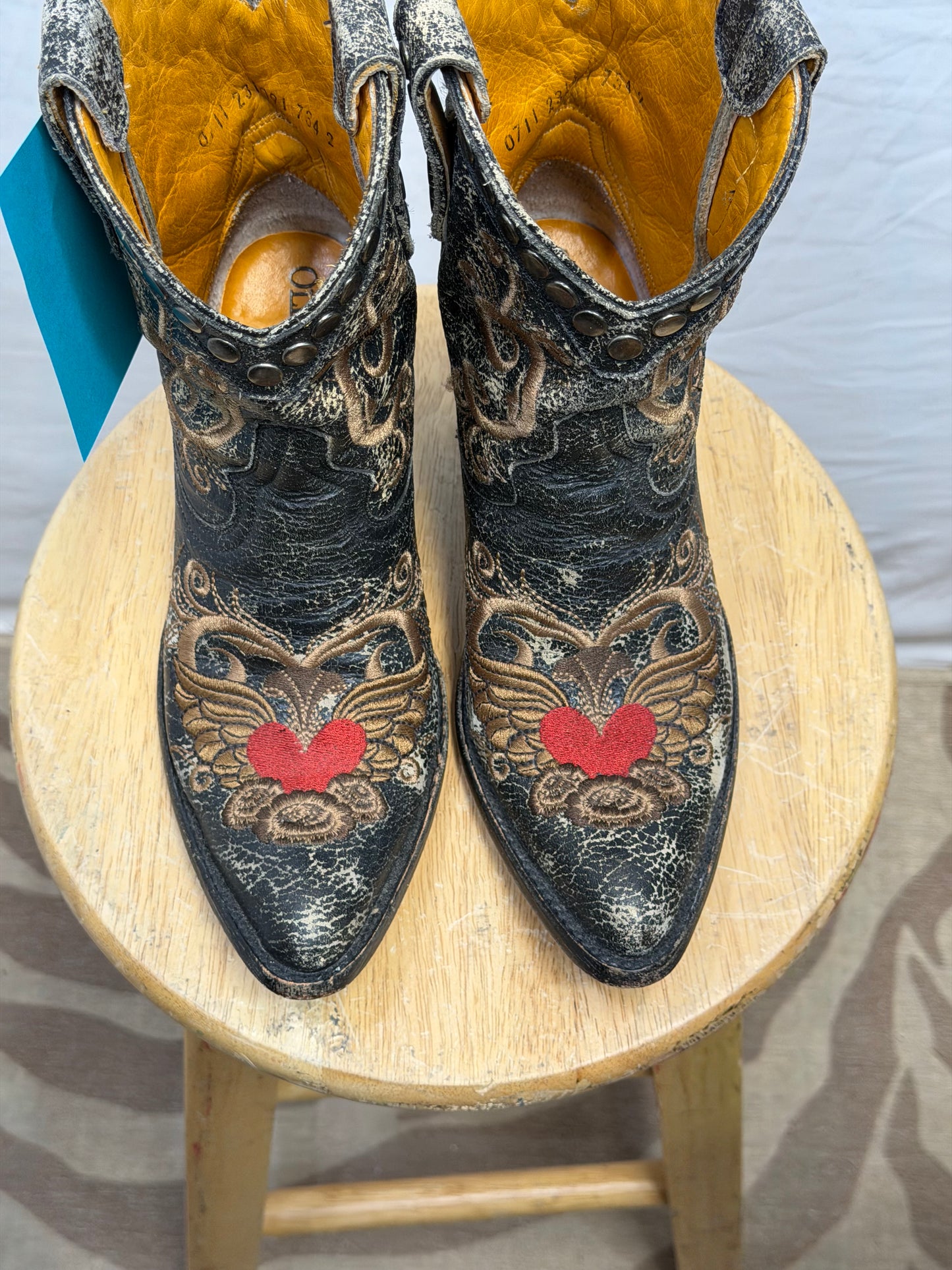 CF52-254 OG HEART BOOTIE 6
