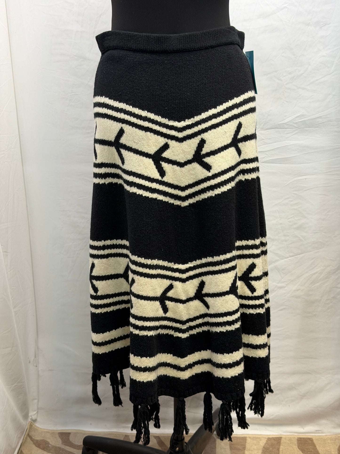 CF110-10 ROJA BLK/WHT SKIRT M