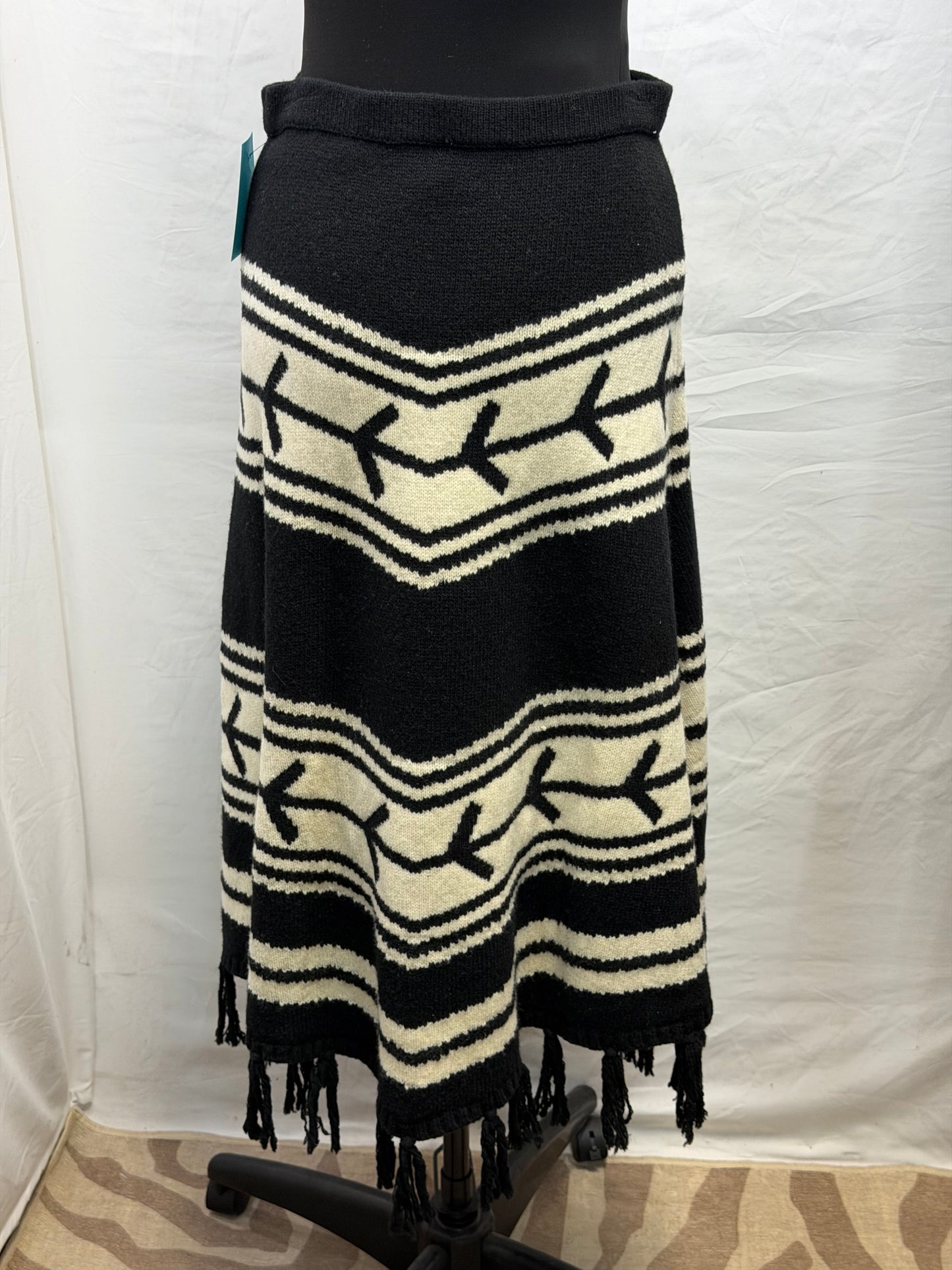 CF110-10 ROJA BLK/WHT SKIRT M