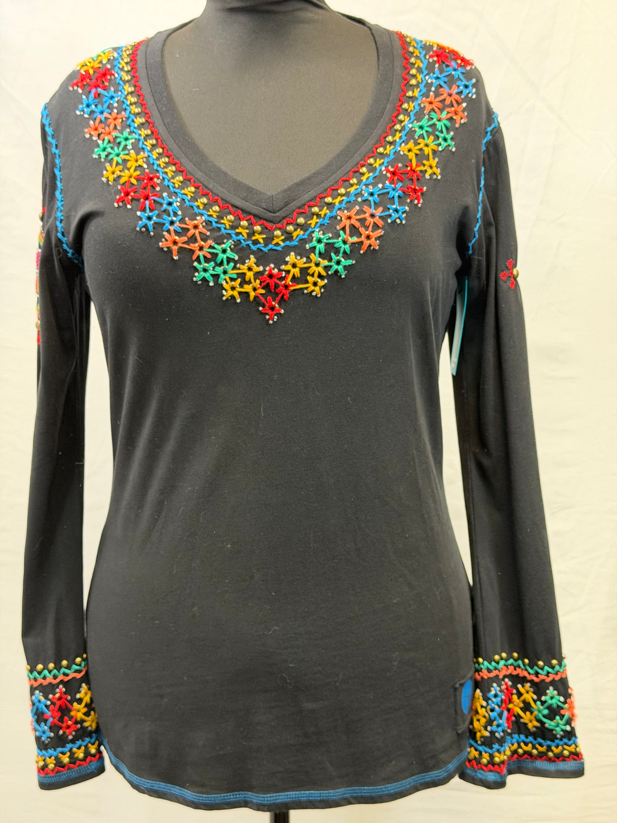 CF112-9 LS BLK V NECK TOP L