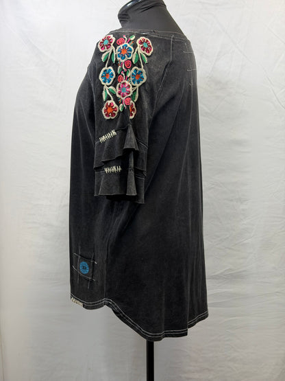 CF112-7 STONEWASHED BLK FLORAL TOP L