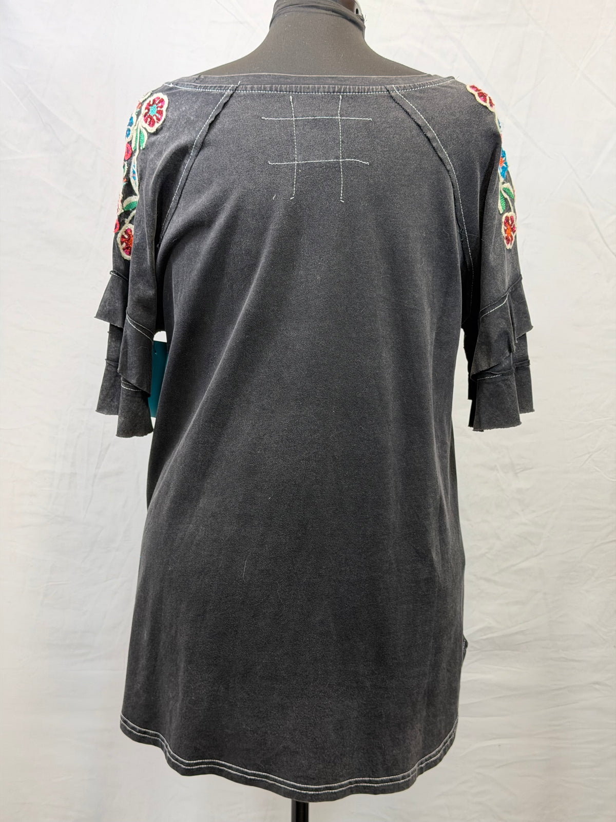 CF112-7 STONEWASHED BLK FLORAL TOP L