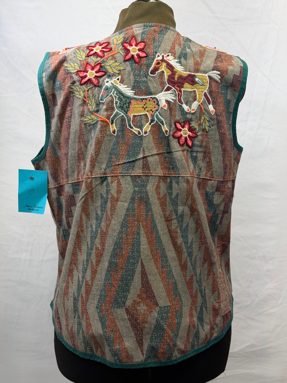 CF106-9 WILD PONY CAMO VEST XL