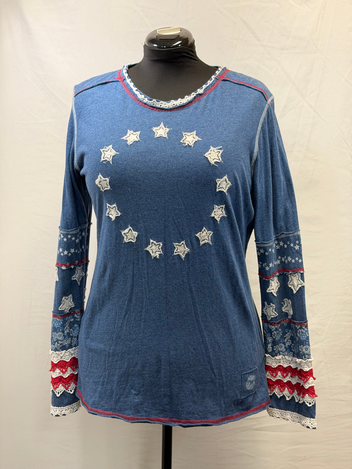 CF111-17 R/W/B STAR TOP XL