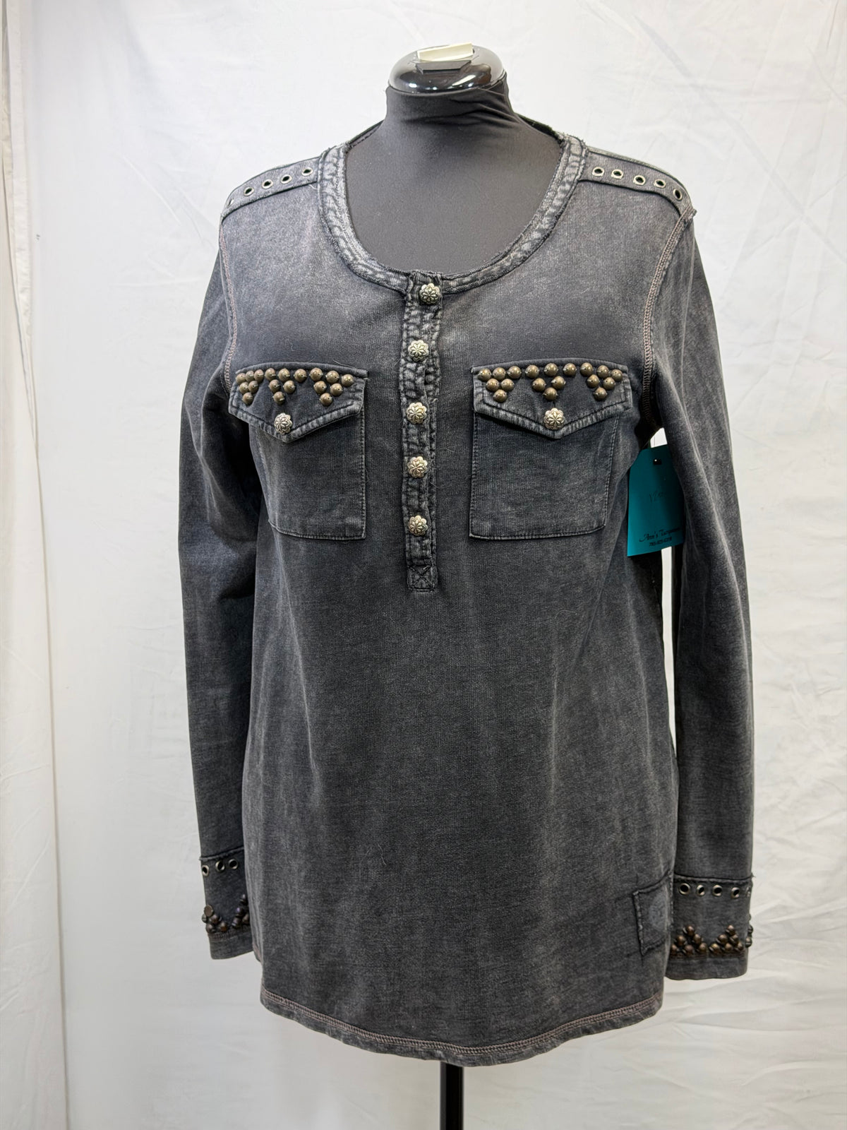 CF111-12 GREY GROMMET HENLEY TOP M