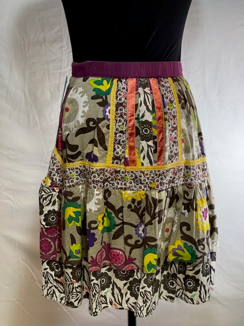 CF46-79 MID LENGTH SKIRT W/FLORAL-L