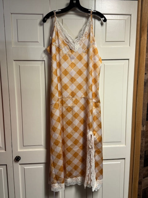 CF38-9 YELLOW/WHITE DRESS-LARGE