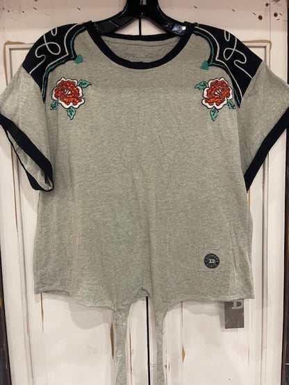 CF33-11 SHORT SLEEVE TOP W/RED FLOWERS-LRG