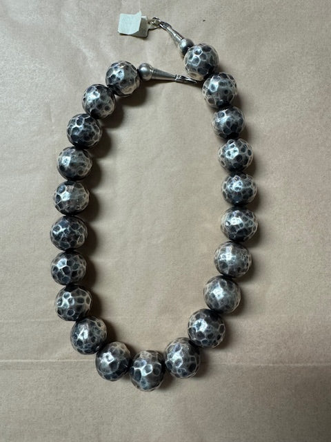 18" HAMMERED NAVAJO PEARLS