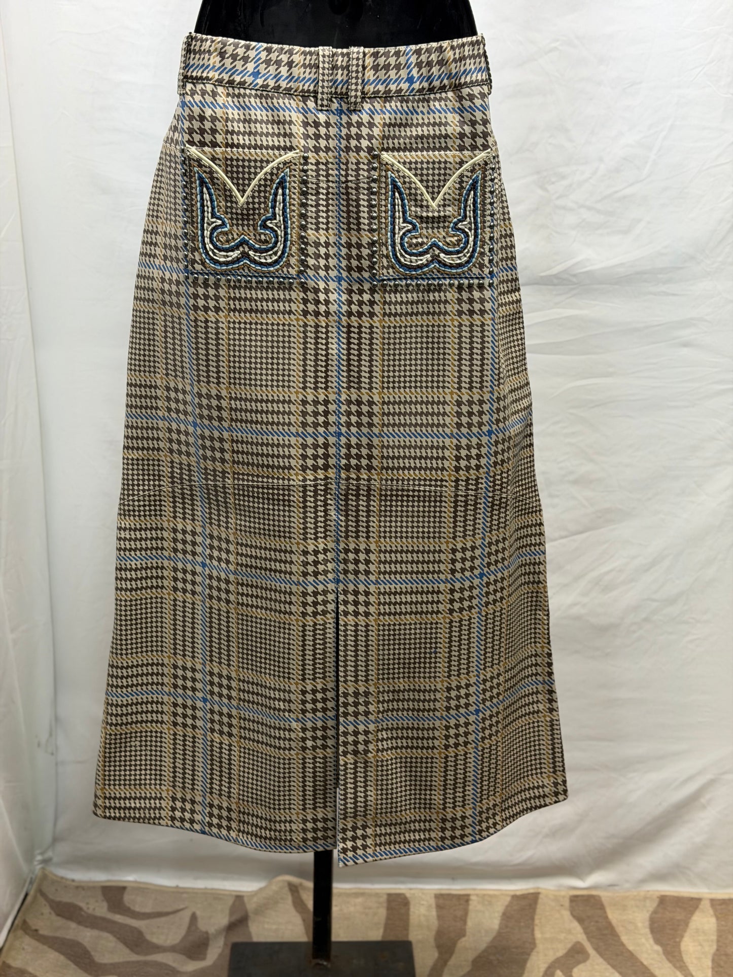 CF33-197 CALL'EM SQUARE SKIRT 12