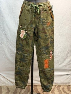 CF42-187 CAMO DAISY JOGGER S