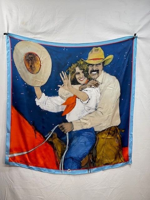 CF62-7 FRING SCARF WITH COUPLE