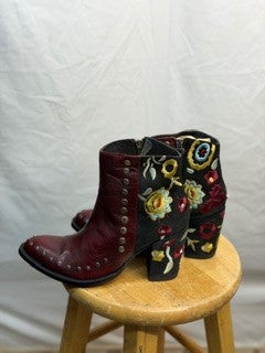 CF42-162 GRANNY TAKES A TRIP BOOT 8